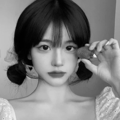美女头像黑白图片气质