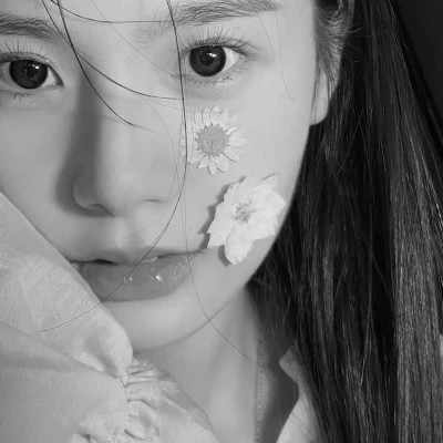 美女头像黑白图片气质