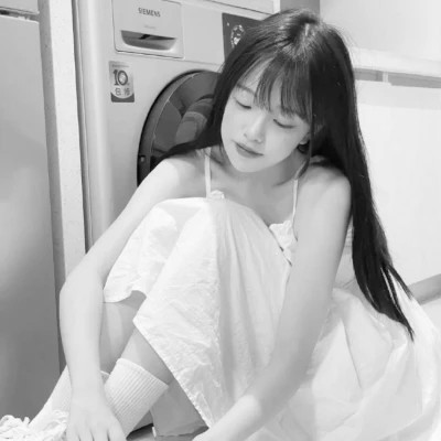 美女头像黑白图片气质
