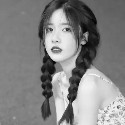 美女头像黑白图片气质