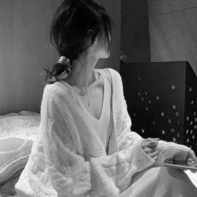 美女头像黑白图片气质
