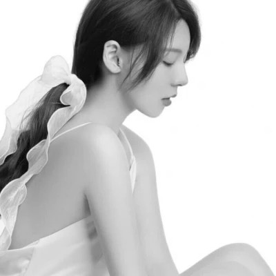 美女头像黑白图片气质