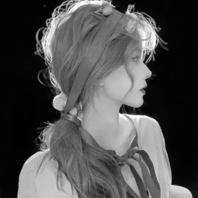 qq头像美女头像黑白