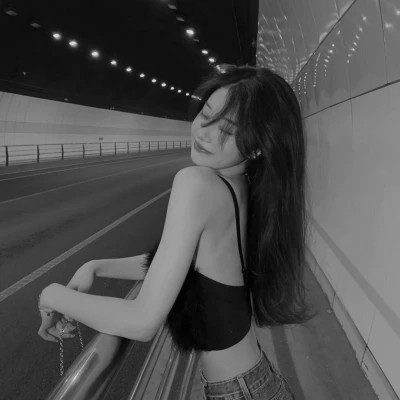 qq头像美女头像黑白