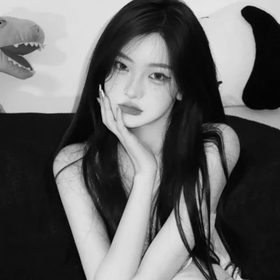 qq头像美女头像黑白
