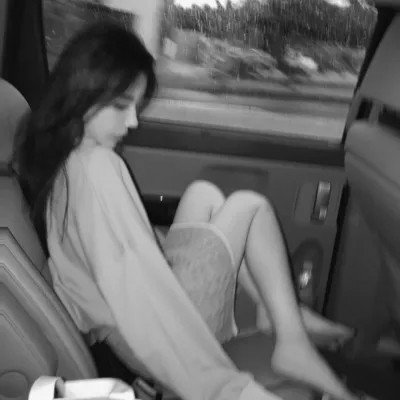 qq头像美女头像黑白