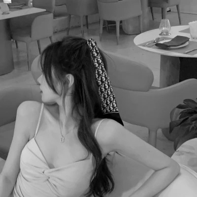 qq头像美女头像黑白