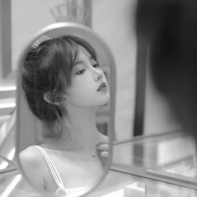 qq头像美女头像黑白