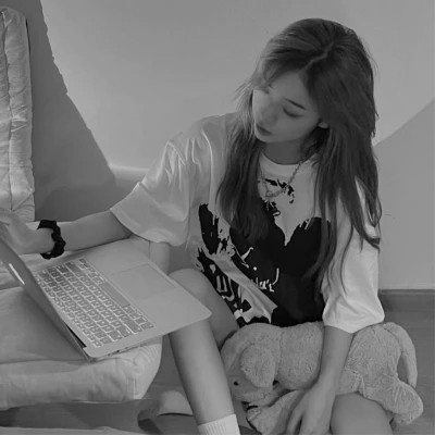 qq头像美女头像黑白