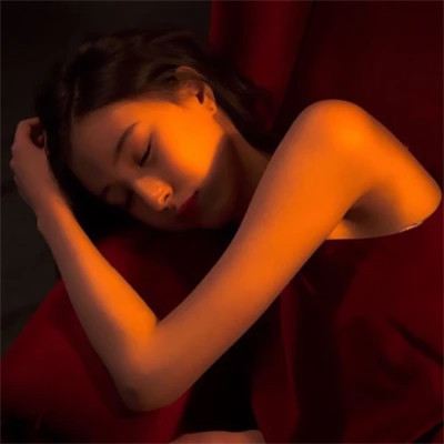 图片壁纸2025最火女生头像