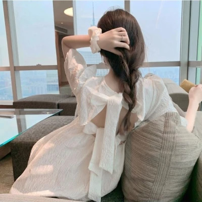 图片壁纸2025最火女生头像