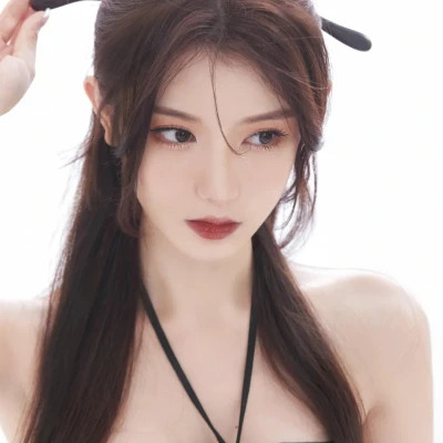 图片壁纸2025最火女生头像