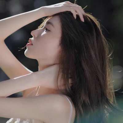 图片壁纸2025最火女生头像