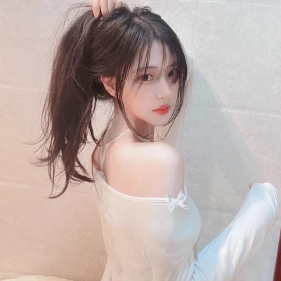 图片壁纸2025最火女生头像