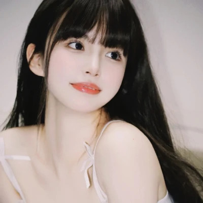图片壁纸2025最火女生头像