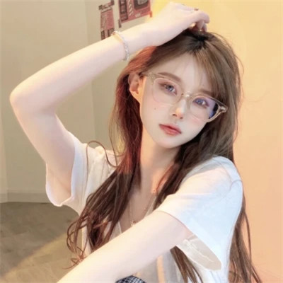图片壁纸2025最火女生头像