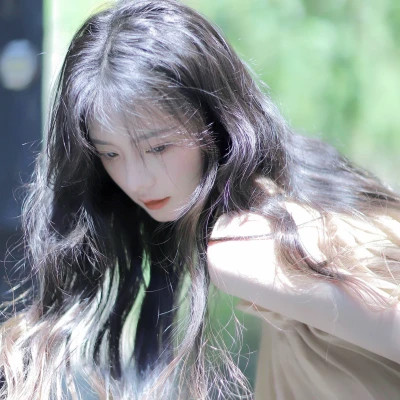 图片壁纸2025最火女生头像