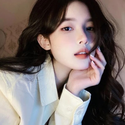 图片壁纸2025最火女生头像