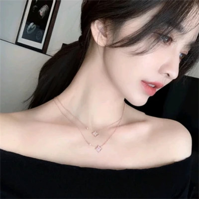 图片壁纸2025最火女生头像