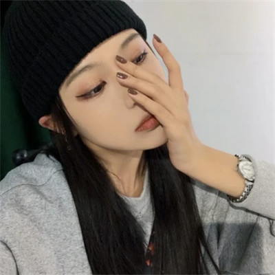 图片壁纸2025最火女生头像