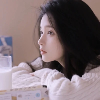 图片壁纸2025最火女生头像