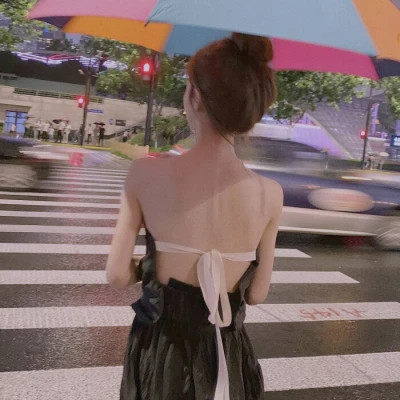 图片壁纸2025最火女生头像