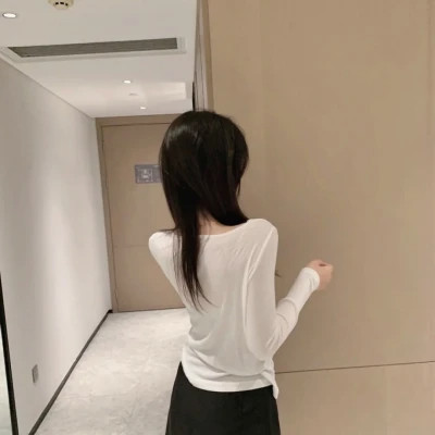图片壁纸2025最火女生头像