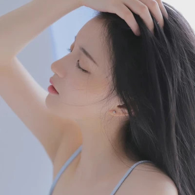 图片壁纸2025最火女生头像