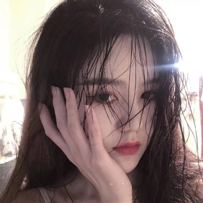 图片壁纸2025最火女生头像