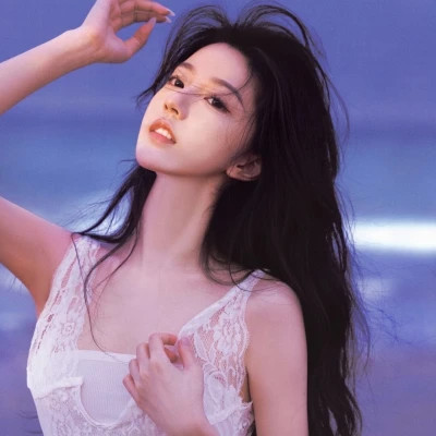 图片壁纸2025最火女生头像