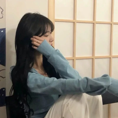图片壁纸2025最火女生头像