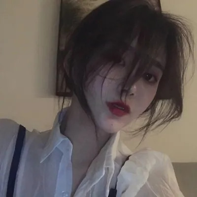 图片壁纸2025最火女生头像
