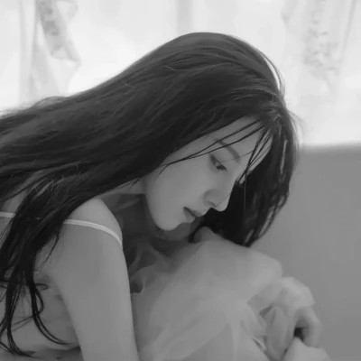 黑白现代美女头像