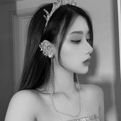 黑白现代美女头像