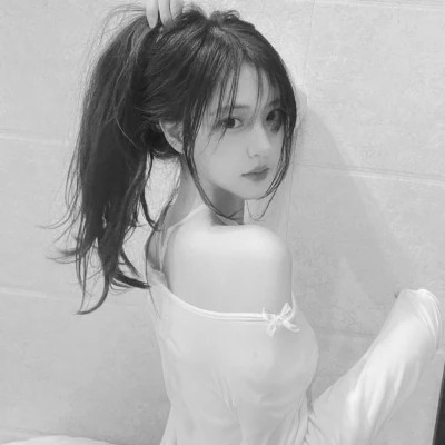 黑白现代美女头像