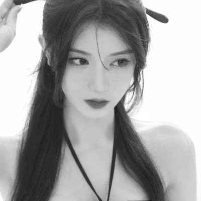 黑白现代美女头像