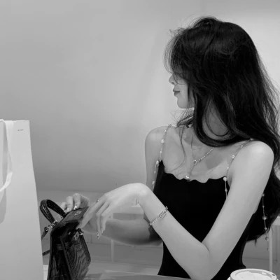 黑白现代美女头像