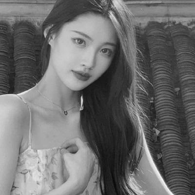黑白现代美女头像
