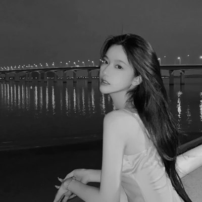 黑白现代美女头像