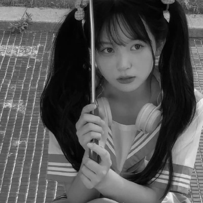 黑白现代美女头像