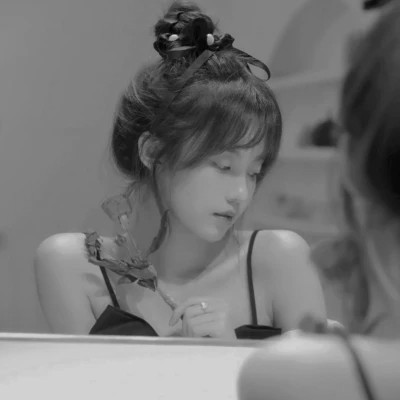 黑白现代美女头像