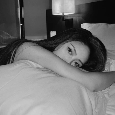 黑白现代美女头像