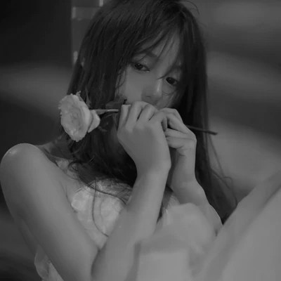 黑白现代美女头像