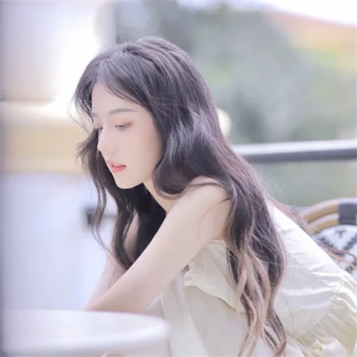 2025新款好看有气质的女生头像