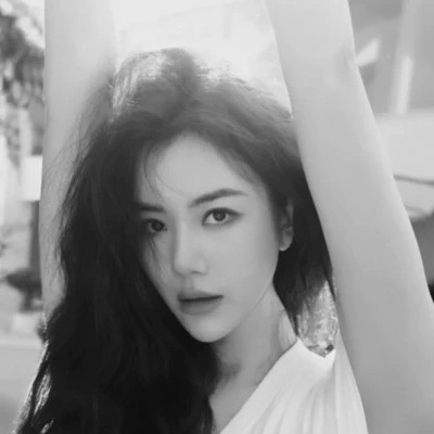 高级感美女头像高清黑白