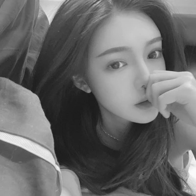高级感美女头像高清黑白