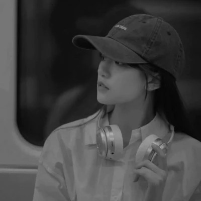 高级感美女头像高清黑白