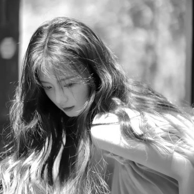 高级感美女头像高清黑白