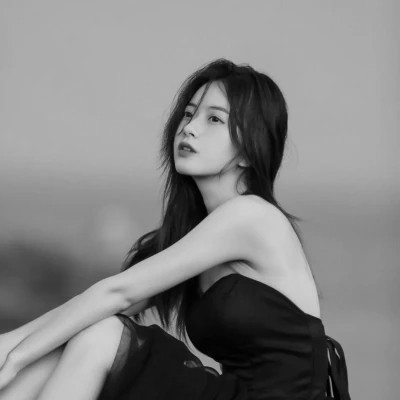 高级感美女头像高清黑白