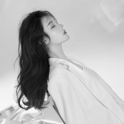 高级感美女头像高清黑白